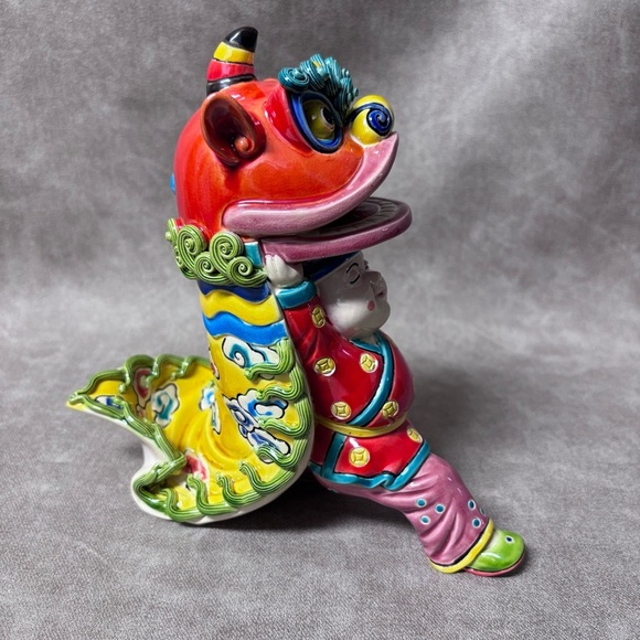 Vintage Porcelain Chinese Lion Dance Statue - Signed -In original Box - Picture 4 of 12